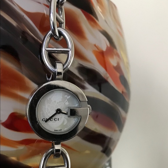 *Timeless Elegant Gucci SS Charms Bracelet Watch* - Picture 3 of 8